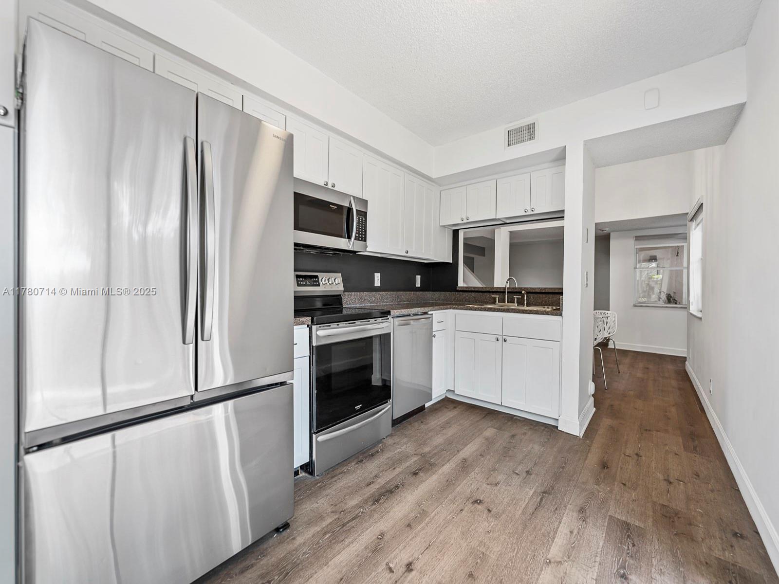 SARTORI LAKE - Residential Lease