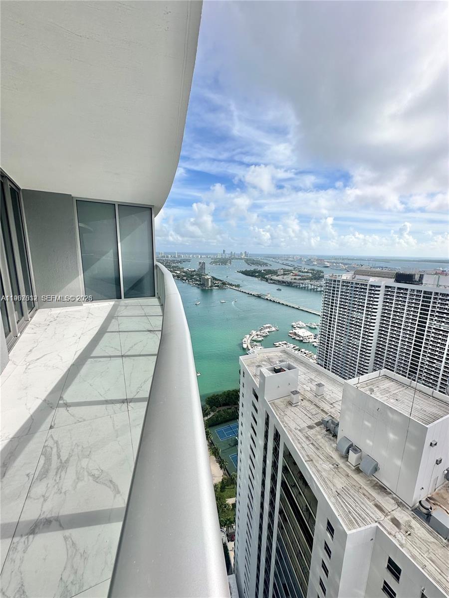 ARIA ON THE BAY CONDO - Residential