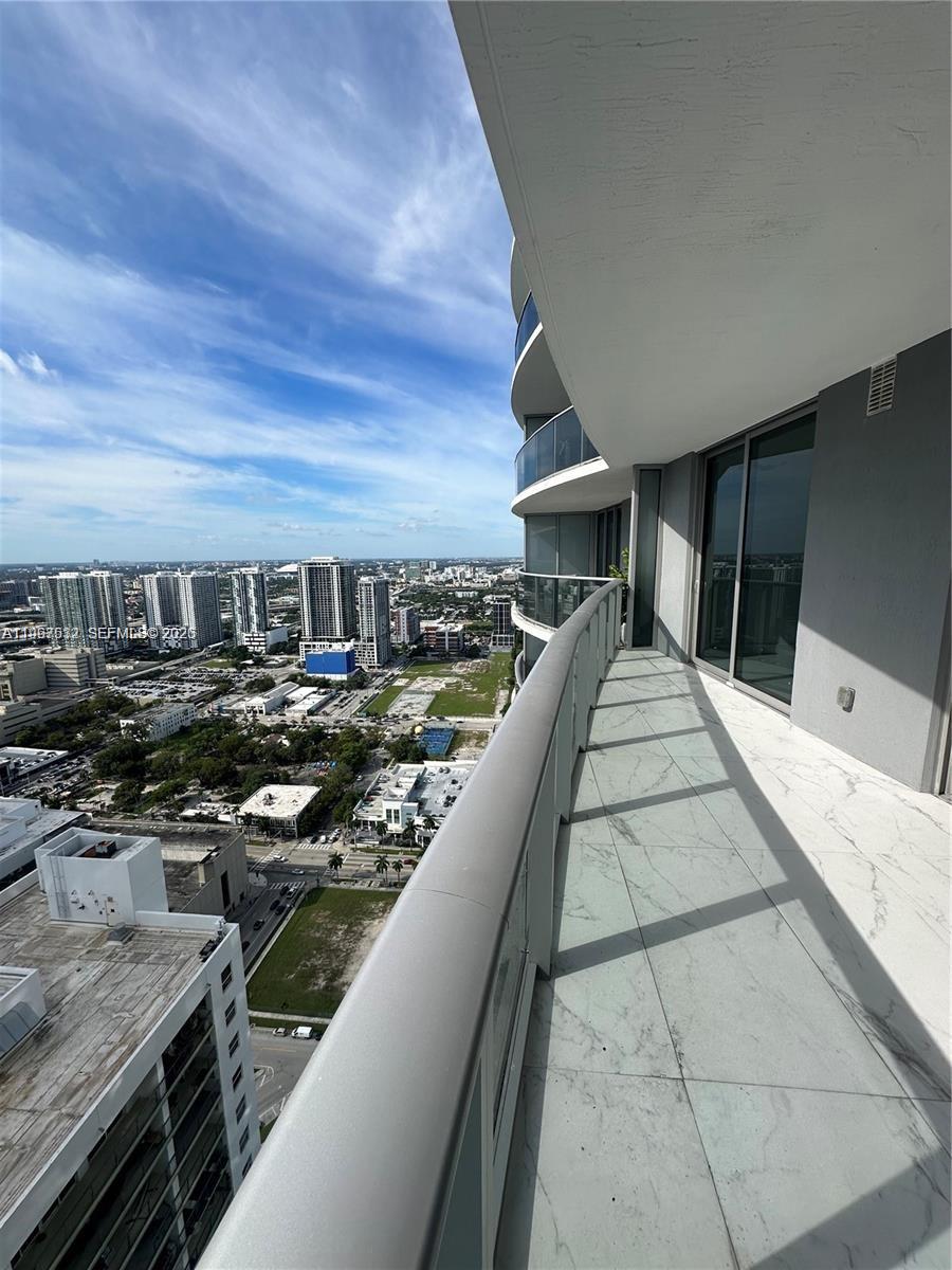 ARIA ON THE BAY CONDO - Residential