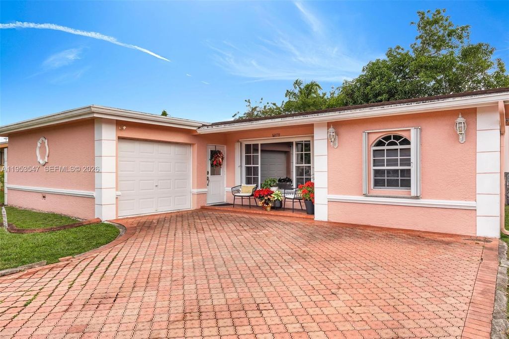 Photo of 6370 SW 33rd St, Miramar, FL 33023 (MLS # A11953547)