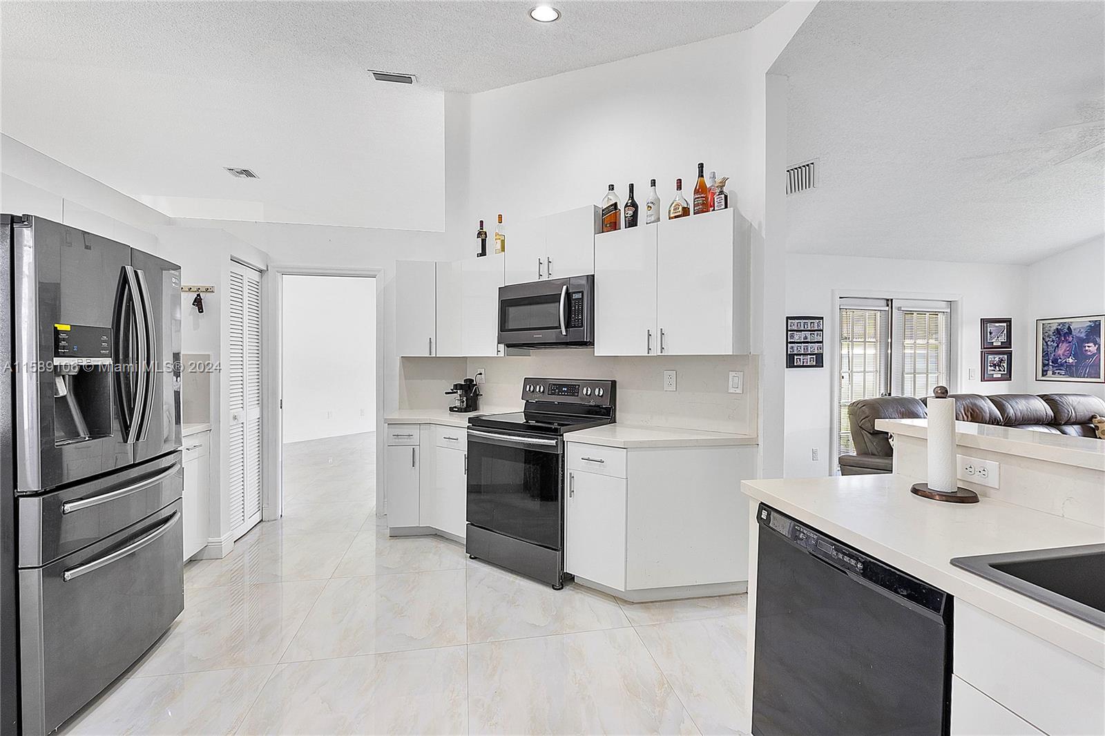 PEMBROKE LAKES SOUTH - Residential