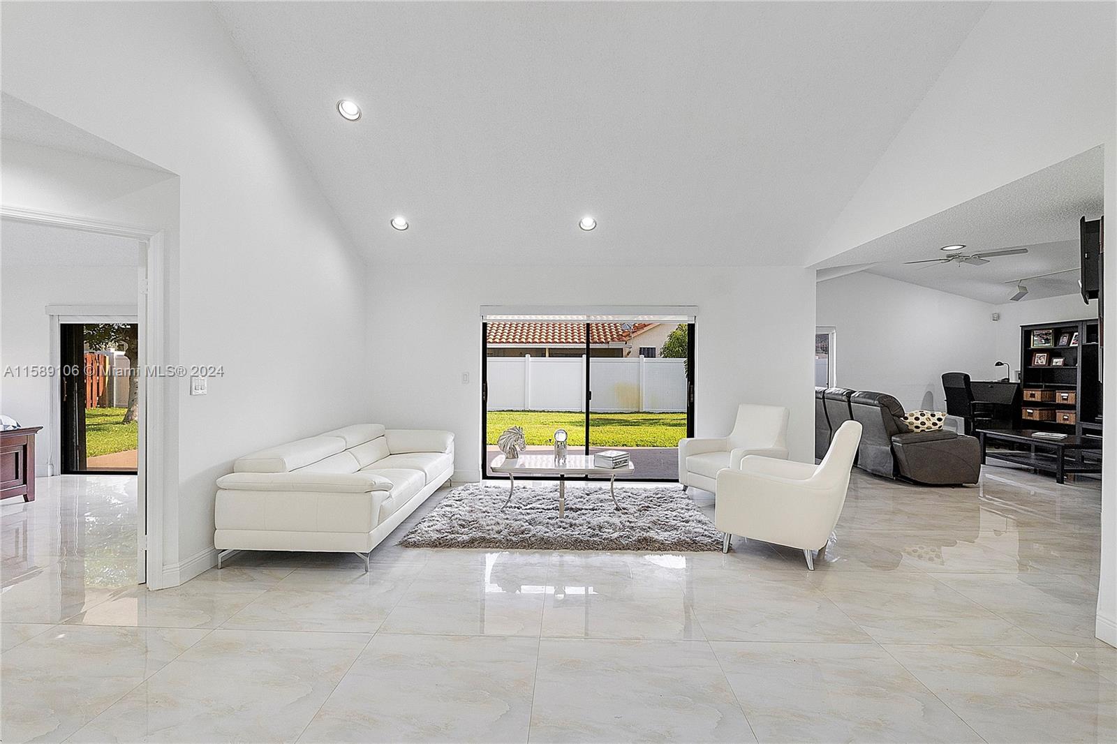 PEMBROKE LAKES SOUTH - Residential