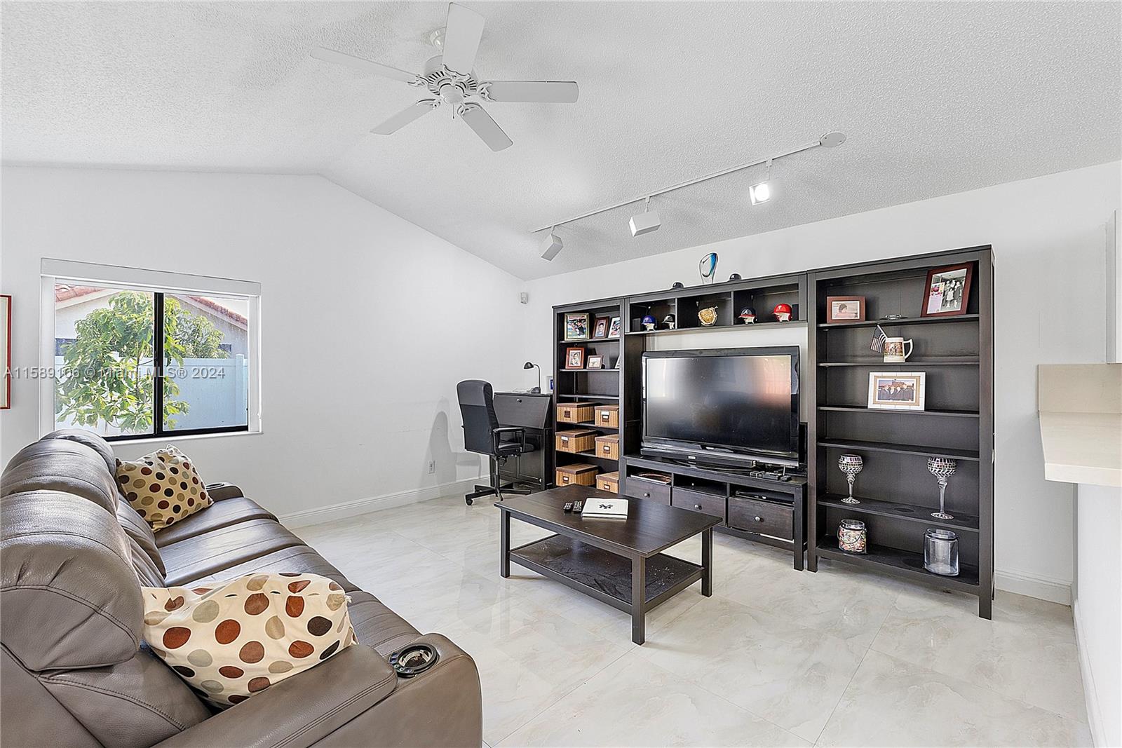 PEMBROKE LAKES SOUTH - Residential