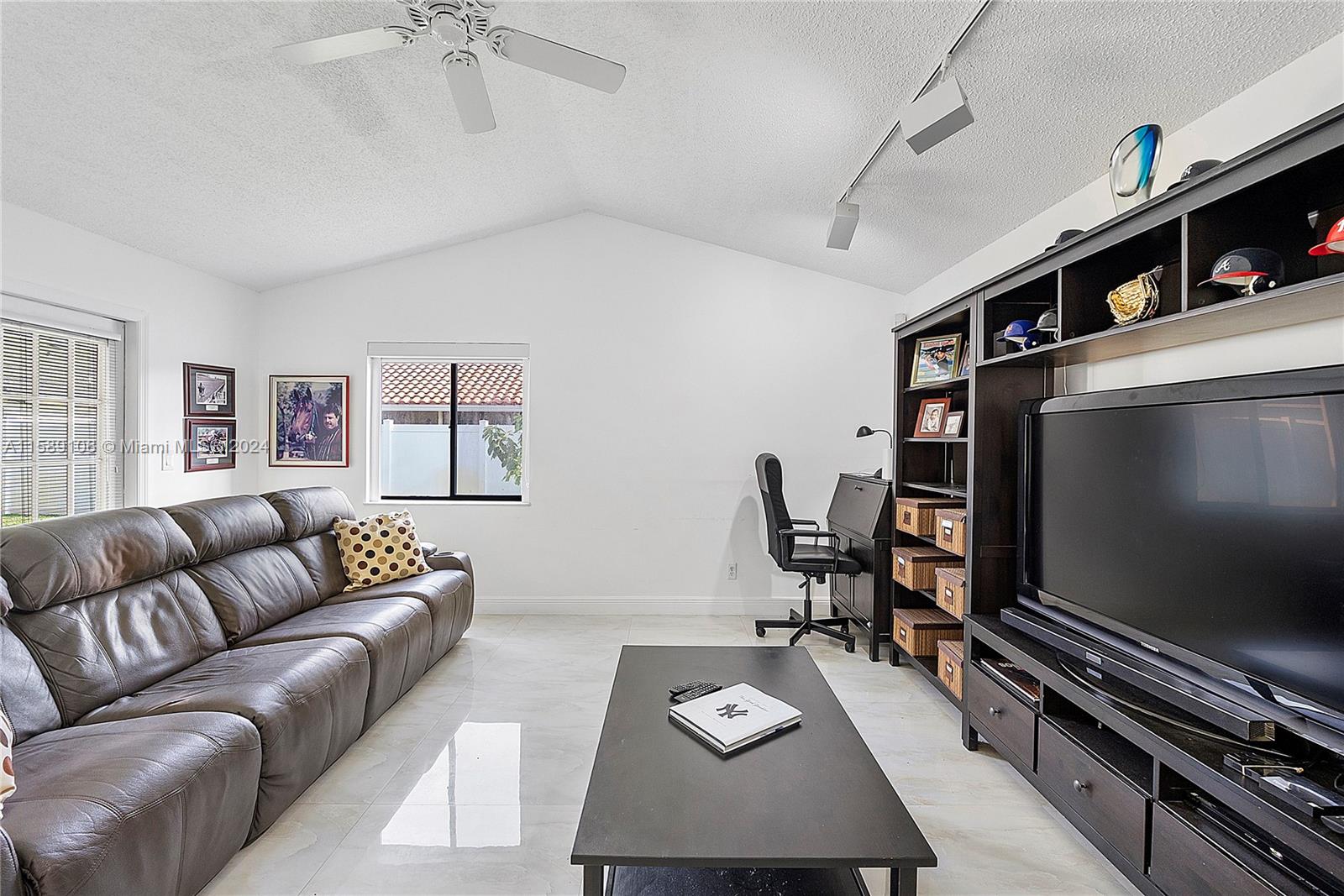 PEMBROKE LAKES SOUTH - Residential
