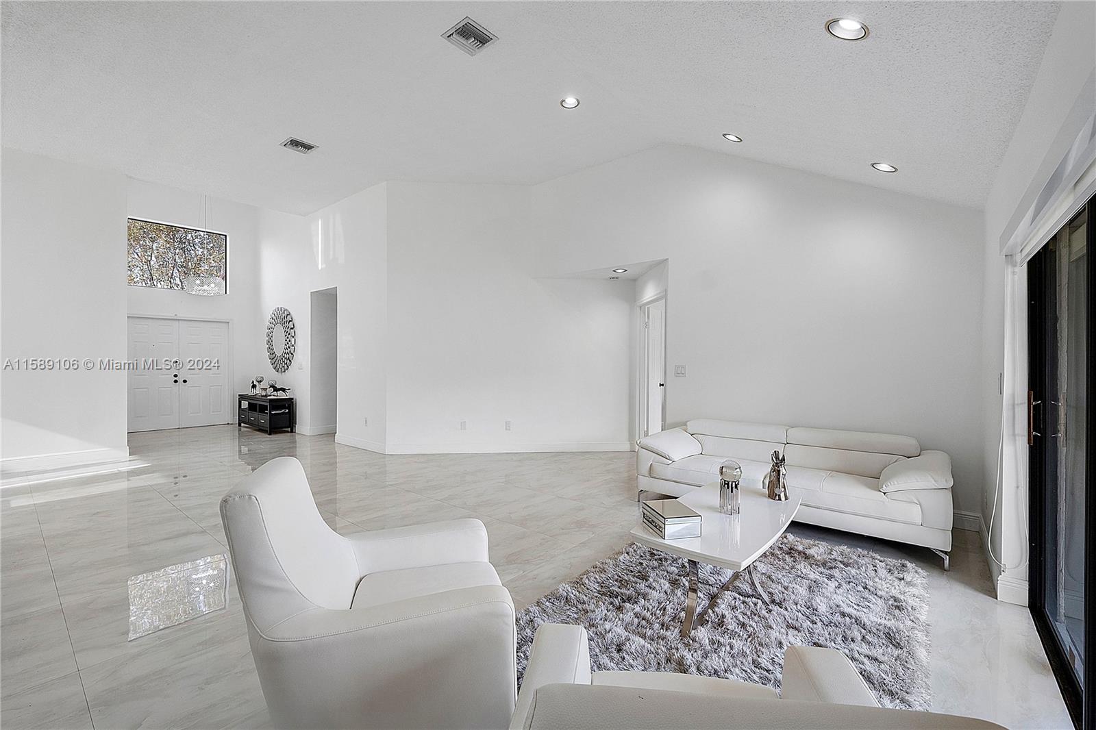 PEMBROKE LAKES SOUTH - Residential