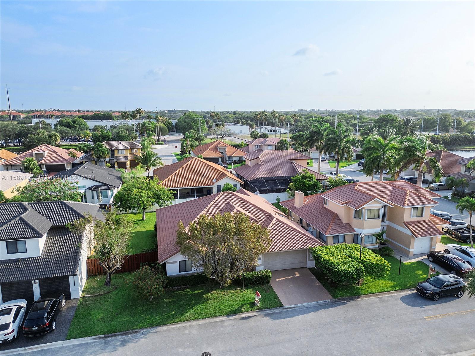 PEMBROKE LAKES SOUTH - Residential