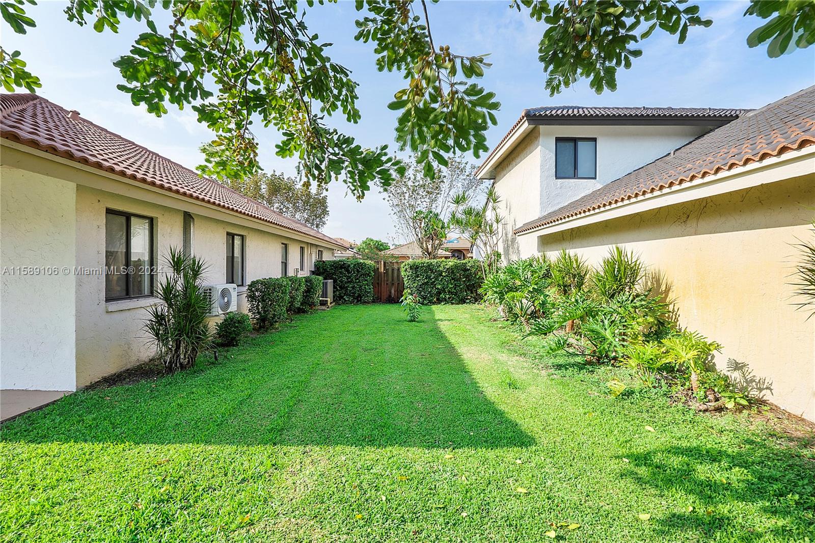 PEMBROKE LAKES SOUTH - Residential