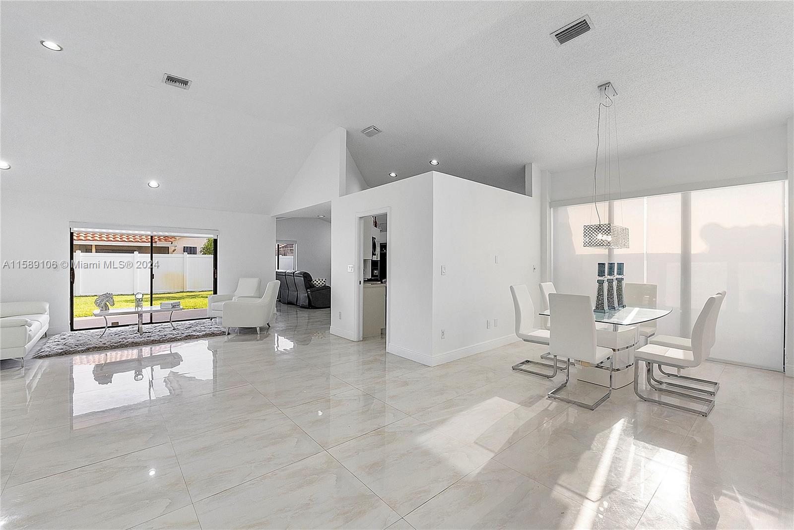 PEMBROKE LAKES SOUTH - Residential