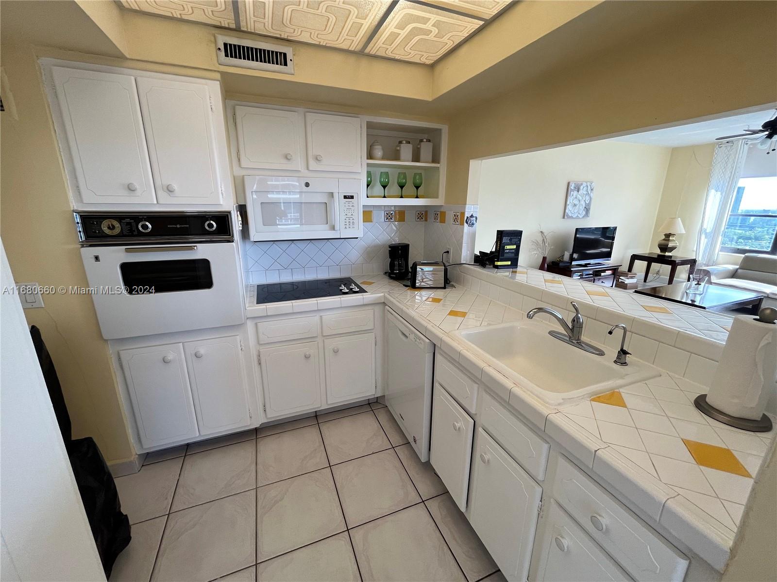 ALEXANDER TOWERS CONDO - Residential Lease