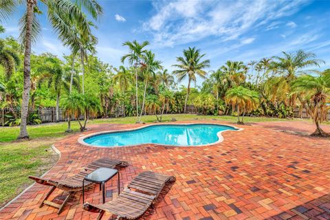 8221 NW 54th Ct Lauderhill FL 33351