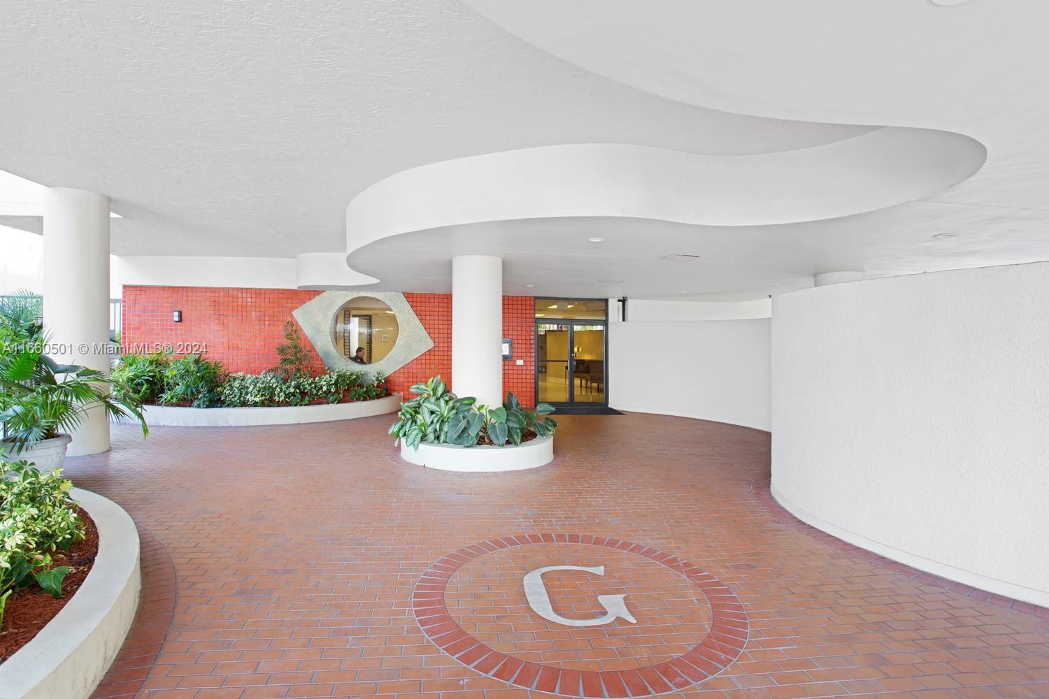 1623 Collins Ave 215