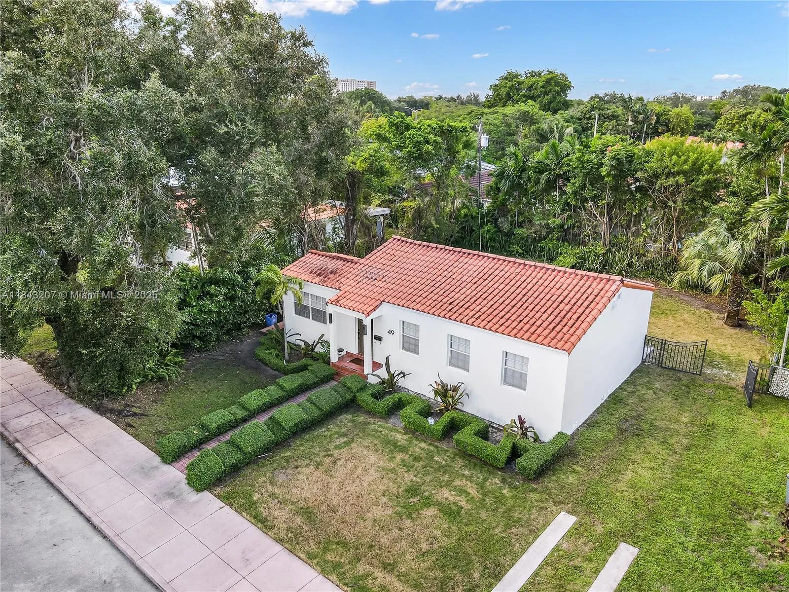 Coral Gables, Florida 33134, United States, 3 Bedrooms Bedrooms, ,1 BathroomBathrooms,Residential,Active,174020