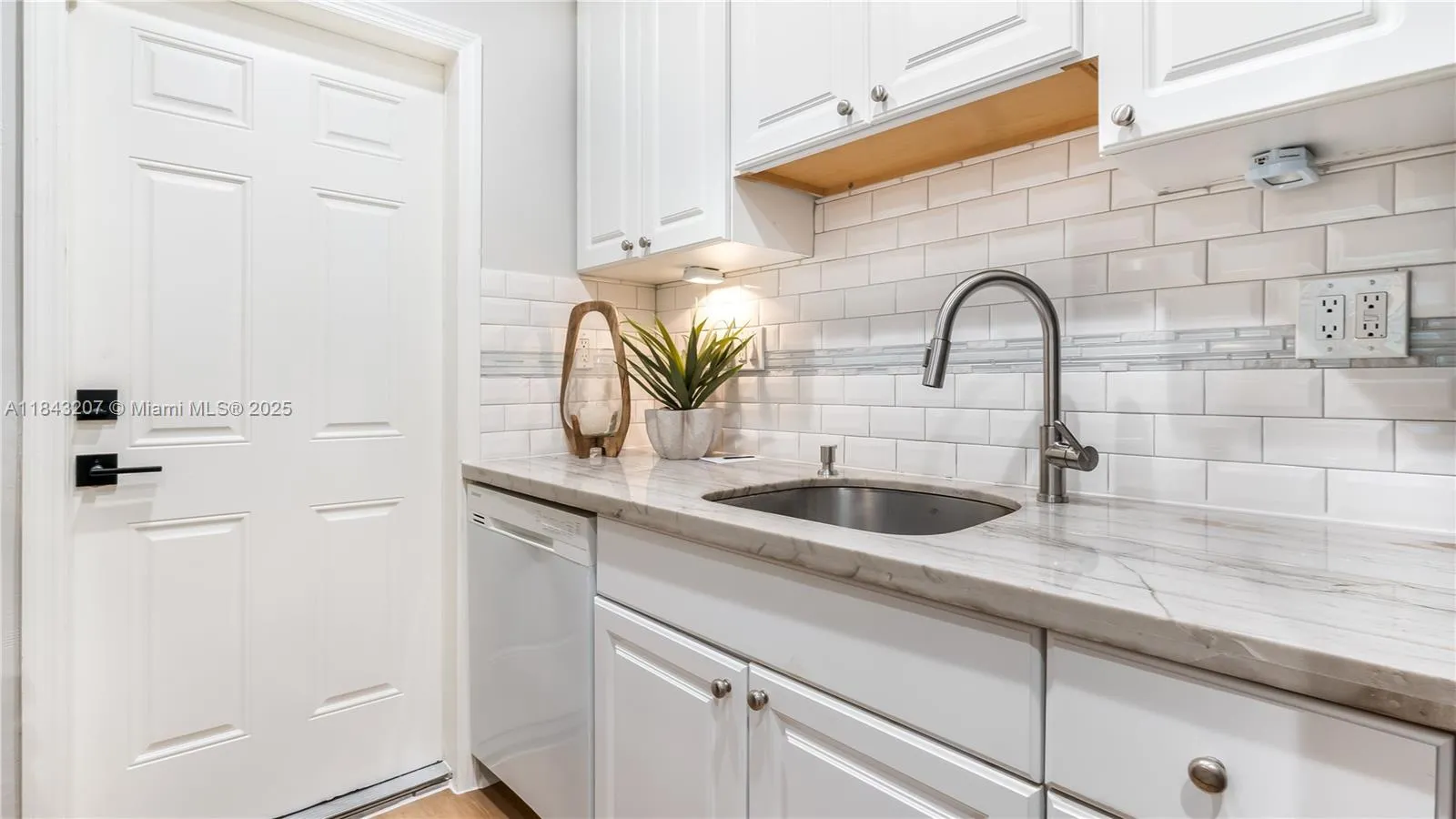 Coral Gables, Florida 33134, United States, 3 Bedrooms Bedrooms, ,1 BathroomBathrooms,Residential,Active,174020