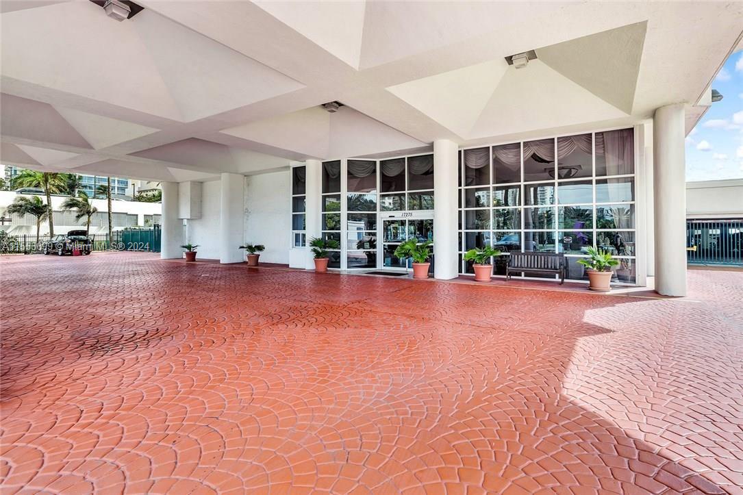17275 Collins Ave 603