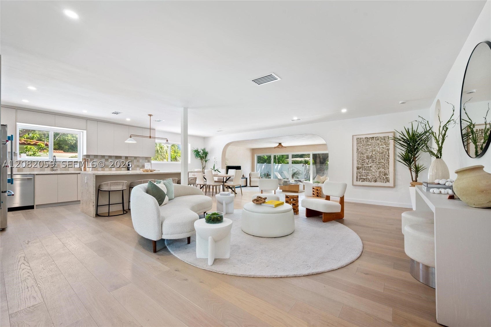 10619 NE 10th Pl, Miami Shores, FL, 33138/$2,290,000 4 10619 NE 10th Pl