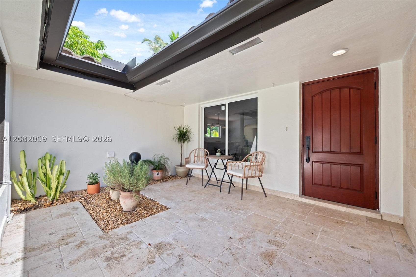 10619 NE 10th Pl, Miami Shores, FL, 33138/$2,290,000 3 10619 NE 10th Pl