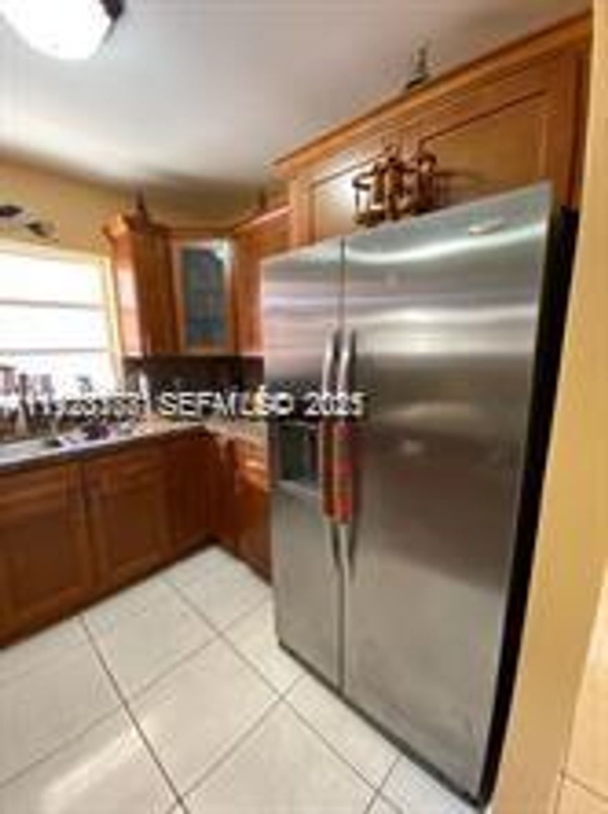 CENTRALY LOCATED, 3/2 SPACIOUS, UPDATED HOME.
OUTSIDE TERRACE/BAR PERFECT FOR ENTERTAINING 
KITCHEN FEATURES, WOOD CABINETS WITH STAILESS STEEL APPLIANCES.
UPDATED BATHROOMS. WONT LAST!!!