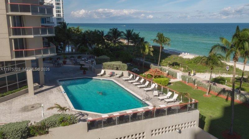 6767 Collins Ave 706