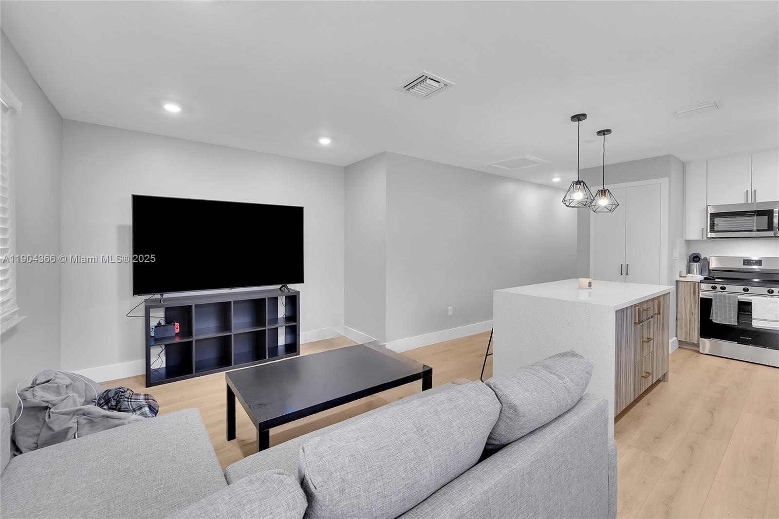 BIRD ROAD HIGHLANDS - Residential Income