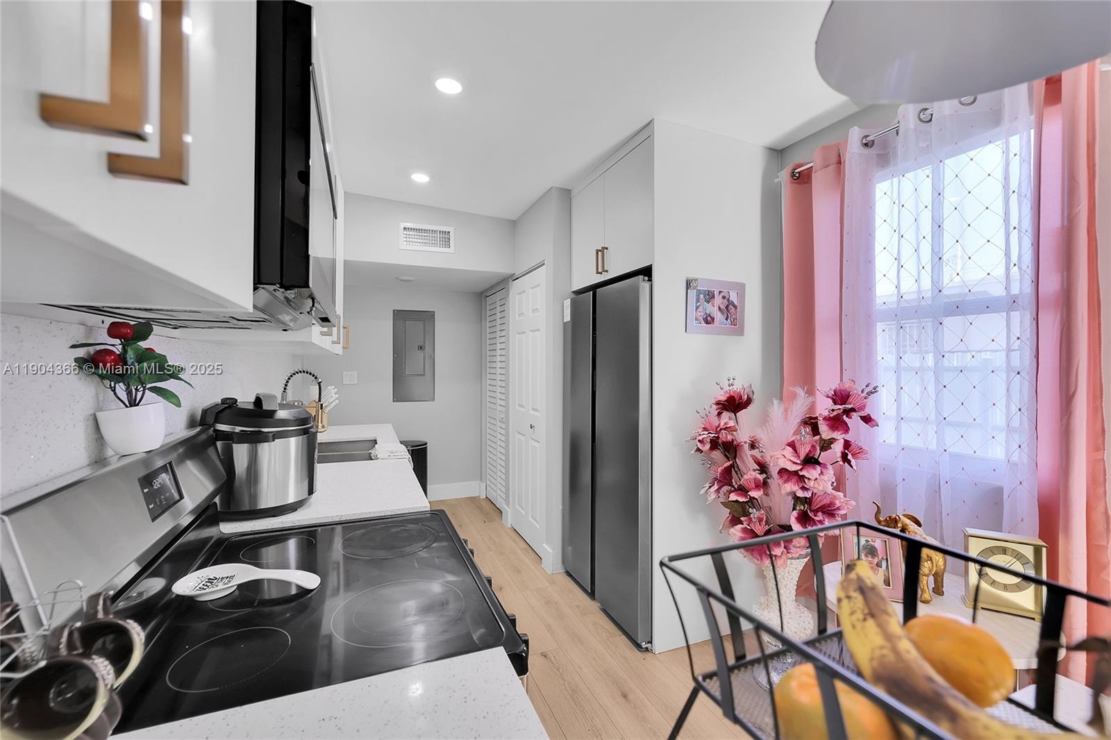 BIRD ROAD HIGHLANDS - Residential Income