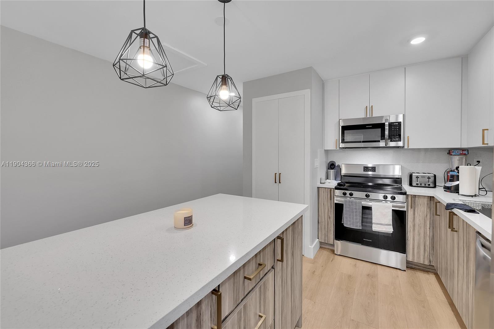 BIRD ROAD HIGHLANDS - Residential Income