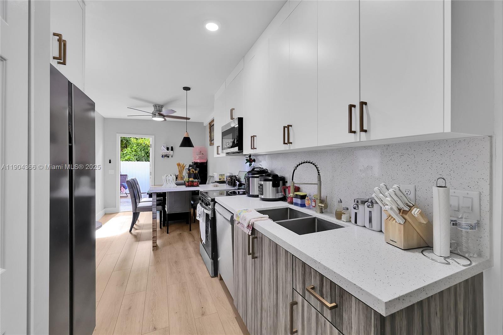 BIRD ROAD HIGHLANDS - Residential Income