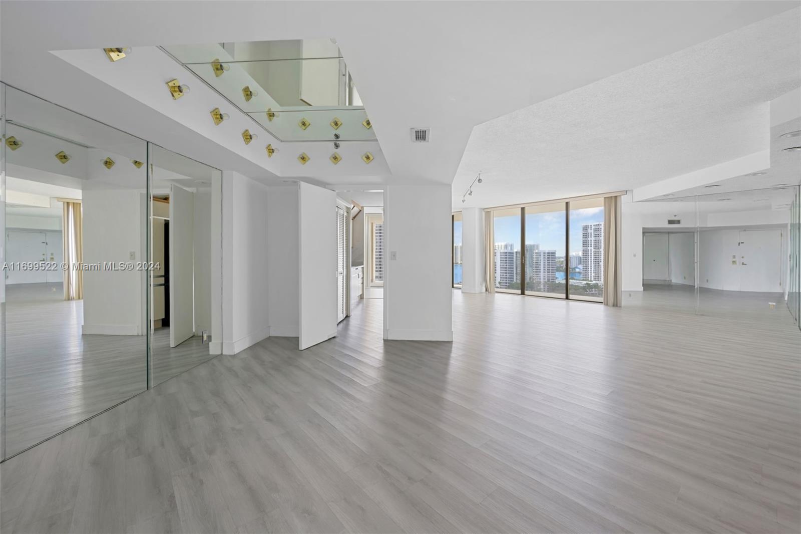 TURNBERRY TOWERS CONDO - Residential