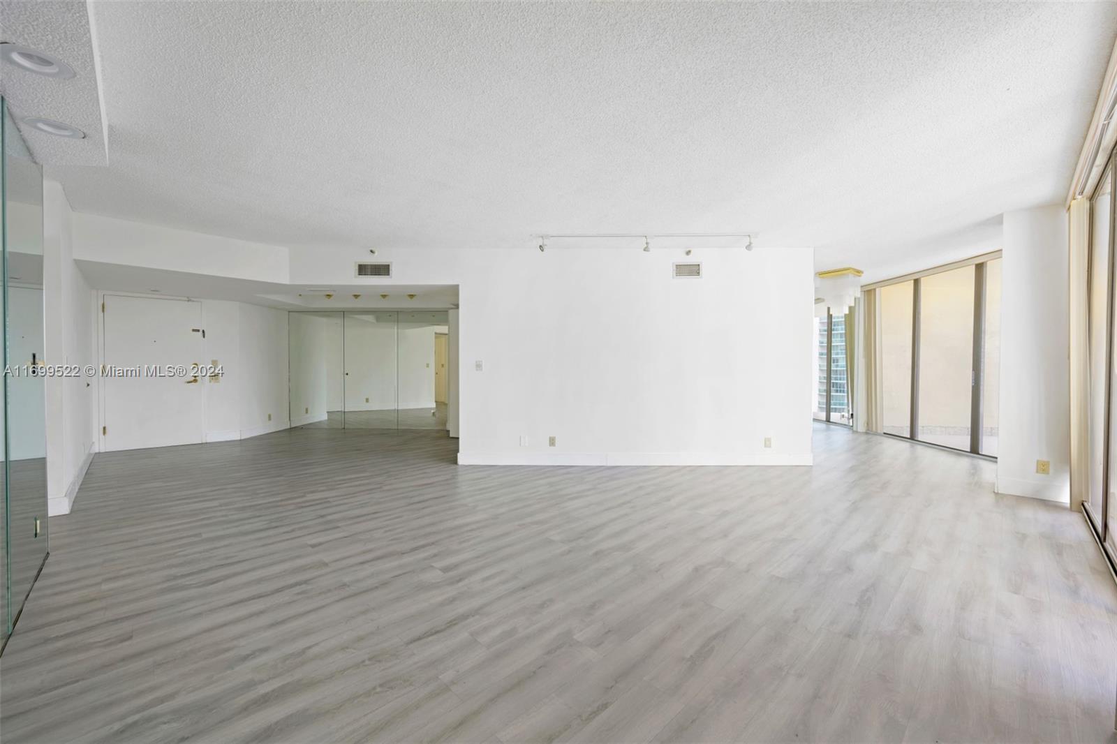 TURNBERRY TOWERS CONDO - Residential