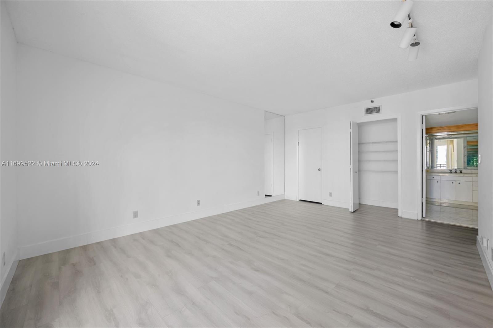 TURNBERRY TOWERS CONDO - Residential