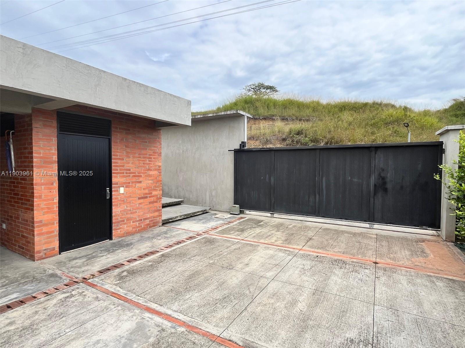 Via Cerritos Pereira