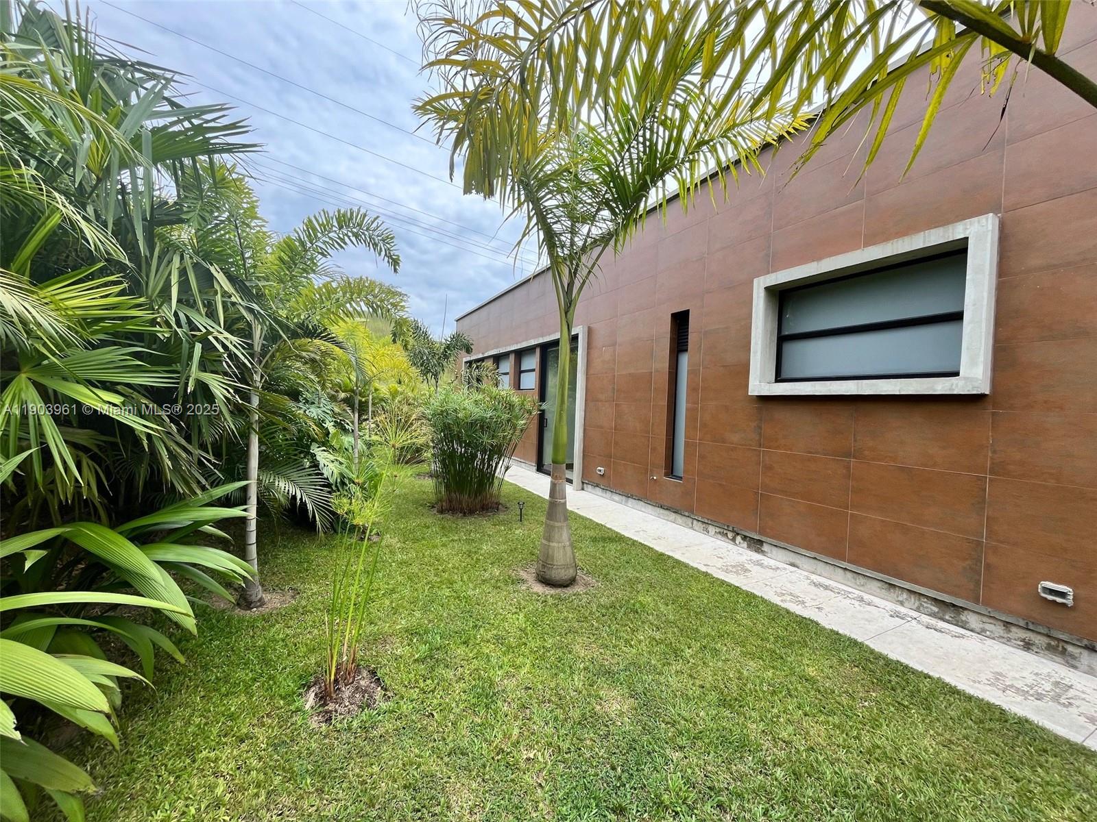 Via Cerritos Pereira