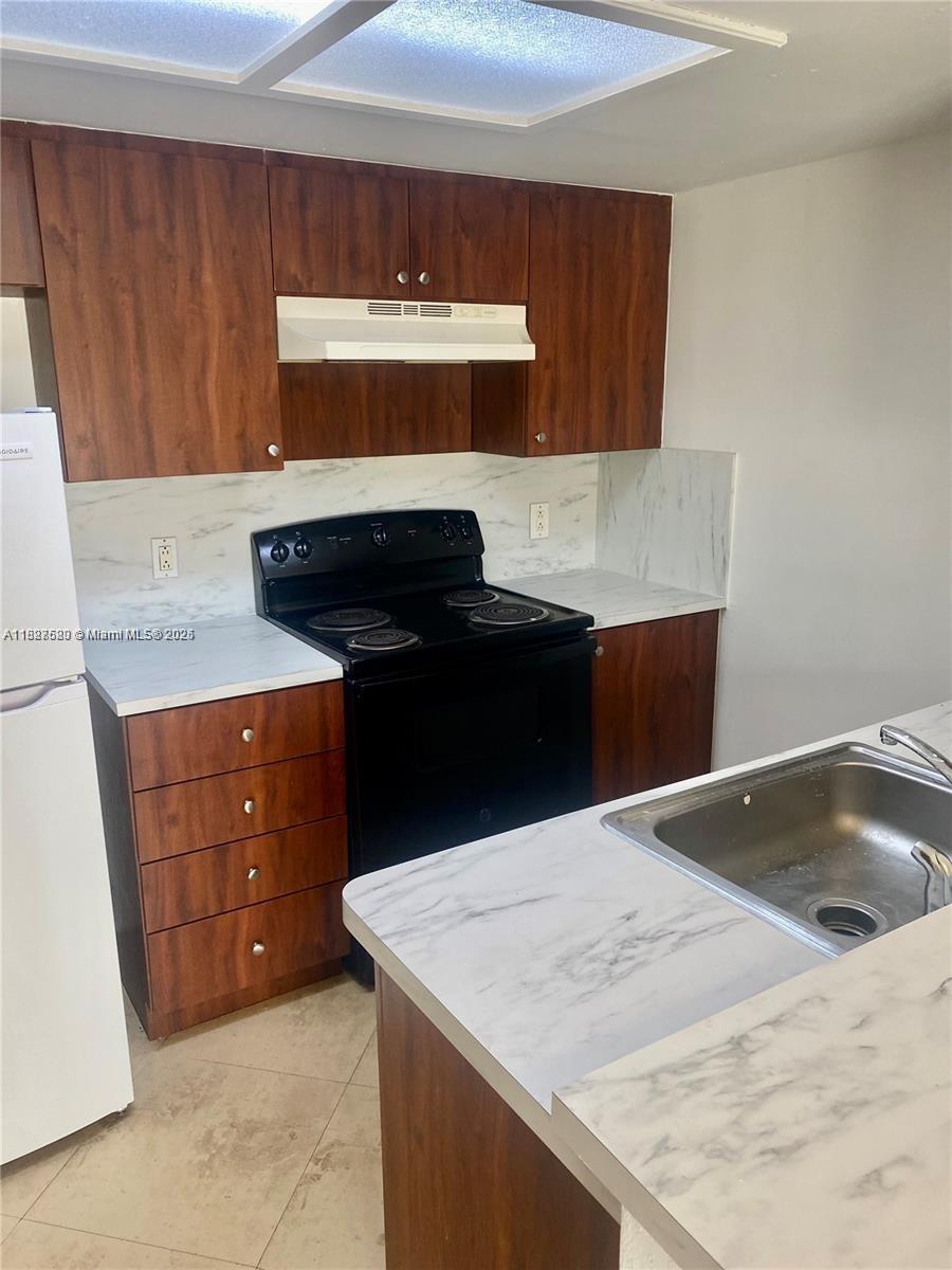 8323 Coral Lake Dr 8323