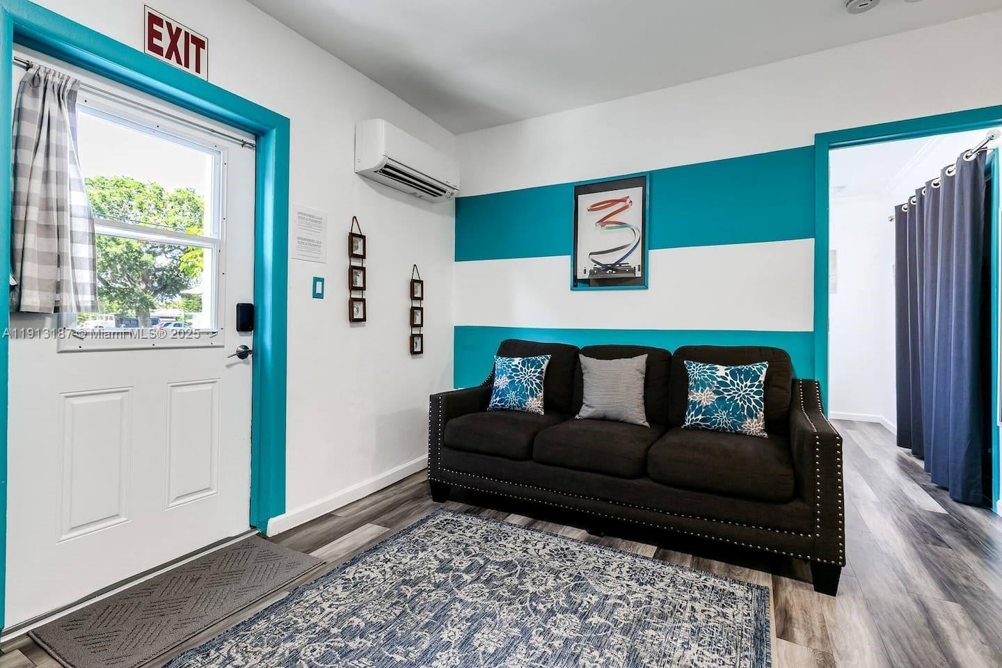 HOLLYWOOD LAWNS - Residential Lease