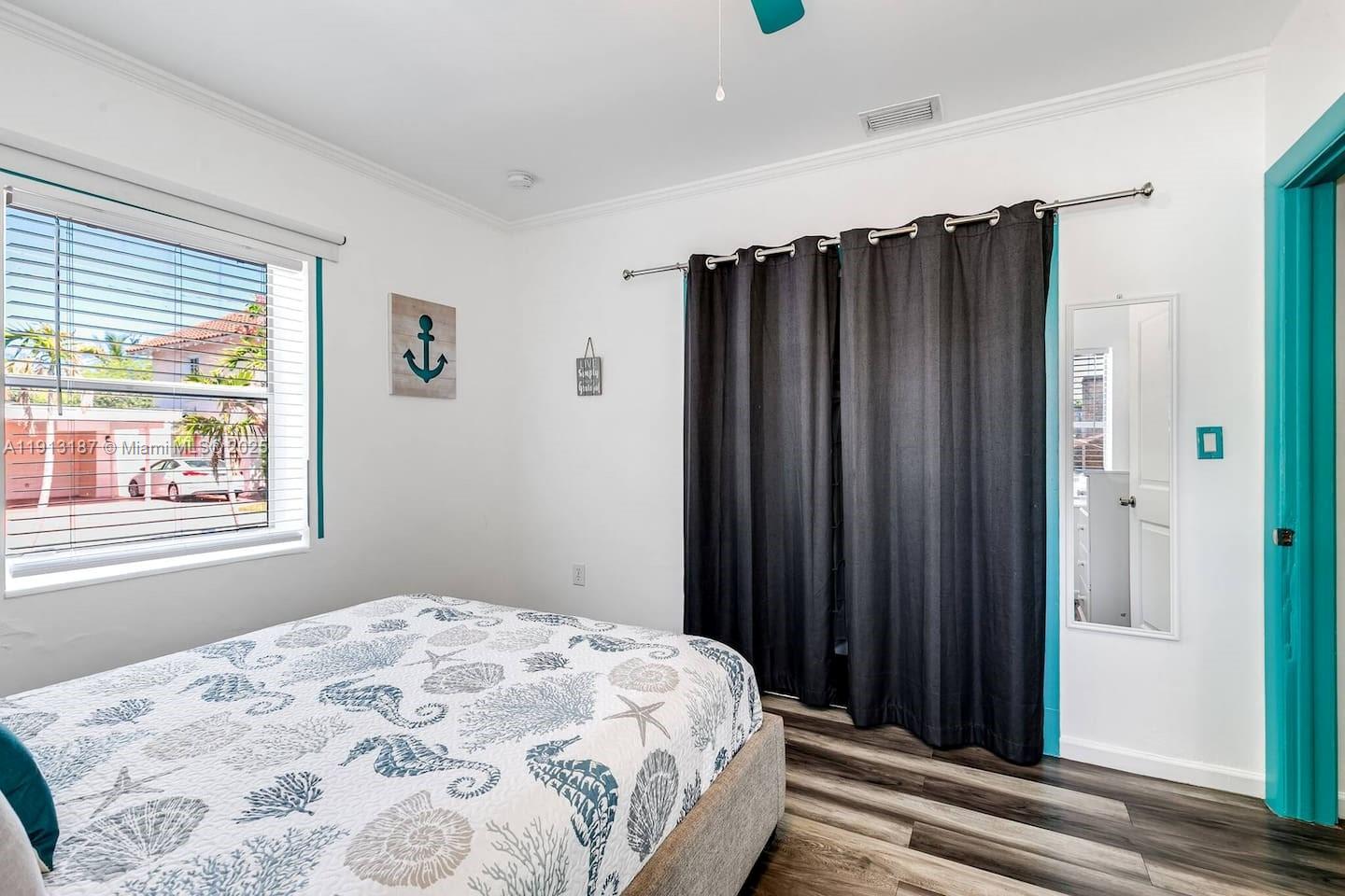 HOLLYWOOD LAWNS - Residential Lease