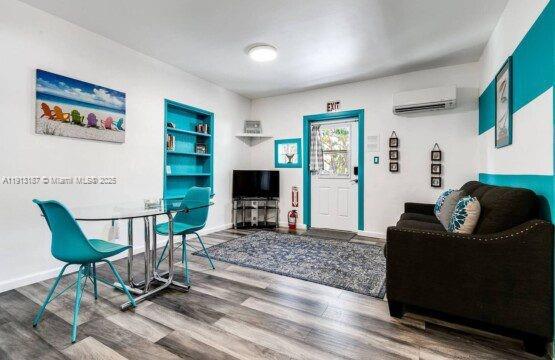 HOLLYWOOD LAWNS - Residential Lease