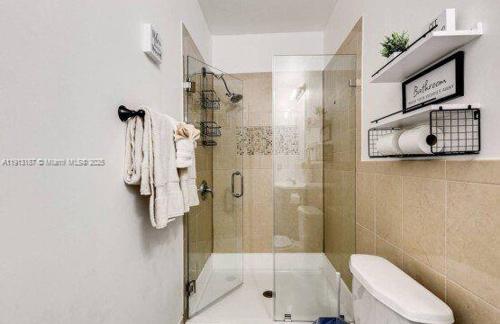 HOLLYWOOD LAWNS - Residential Lease