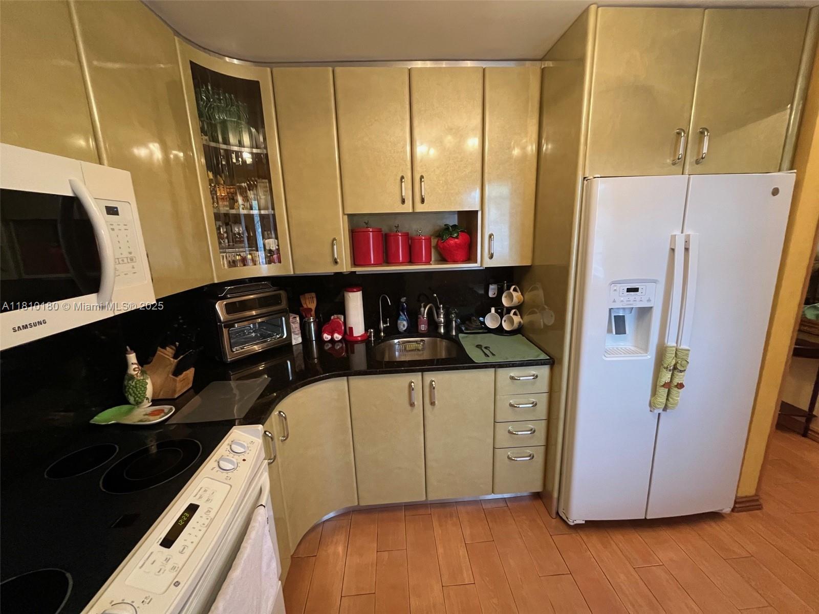 EDEN ISLES CONDO PART 1 - Residential