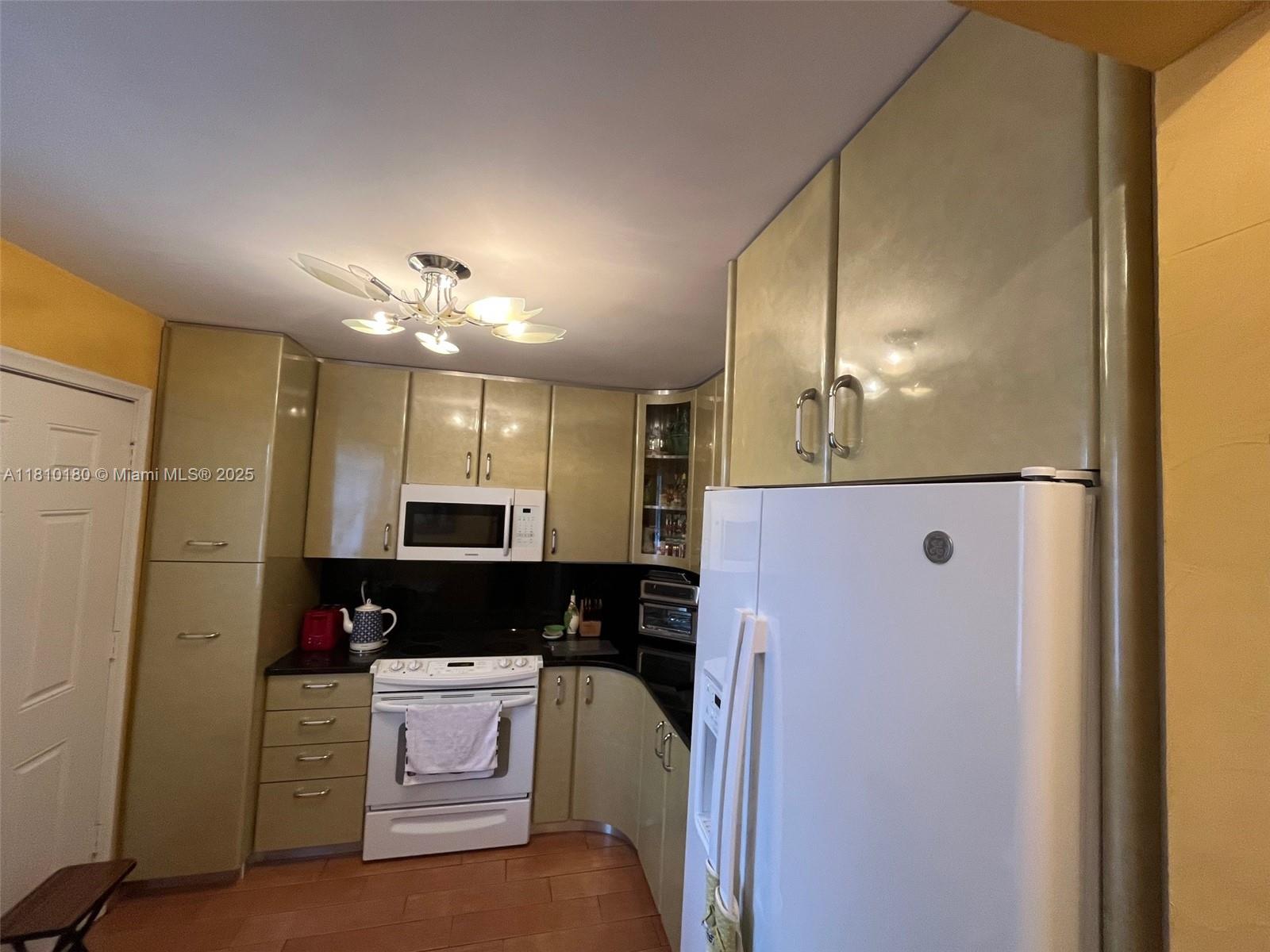 EDEN ISLES CONDO PART 1 - Residential