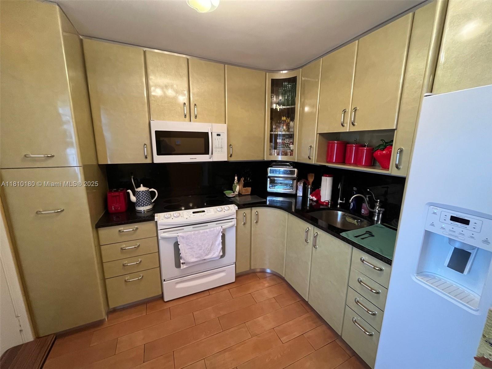 3551 Ne 169th St 301, North Miami Beach, Miami-Dade County, Florida - 2 Bedrooms  
2 Bathrooms - 