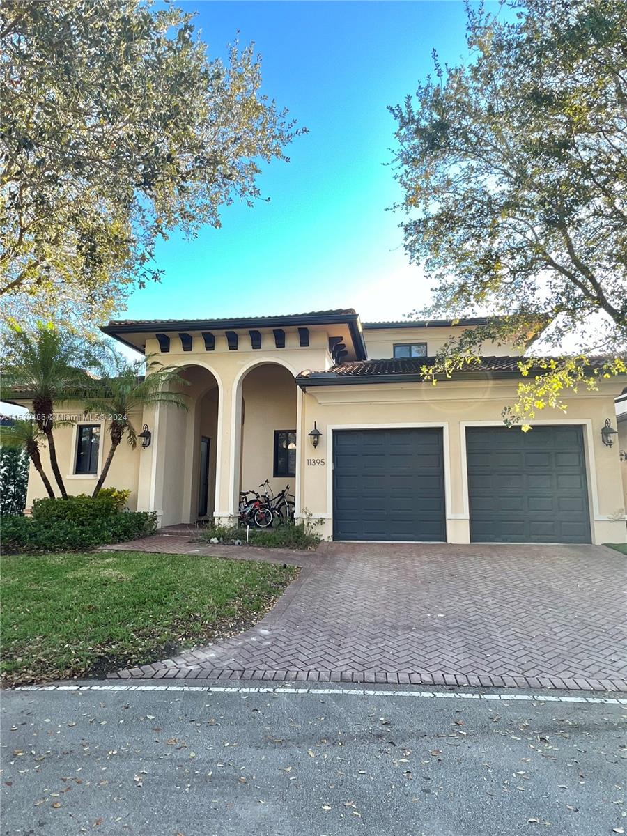 Property for Sale at 11395 Smathers Cir, Pinecrest, Miami-Dade County, Florida - Bedrooms: 4 
Bathrooms: 5  - $2,100,000