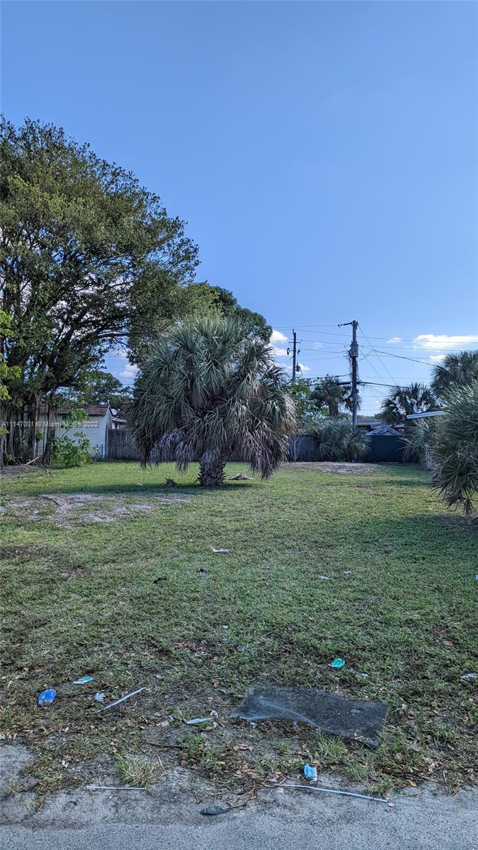 PINEWOOD HEIGHTS - Land