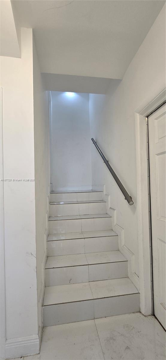 COCONUT GROVE SEC PART 1 - Residential Lease