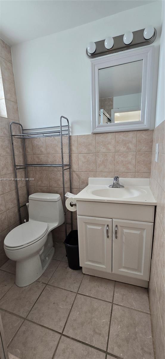 COCONUT GROVE SEC PART 1 - Residential Lease