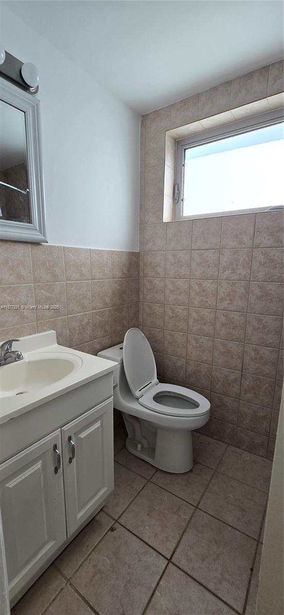 COCONUT GROVE SEC PART 1 - Residential Lease