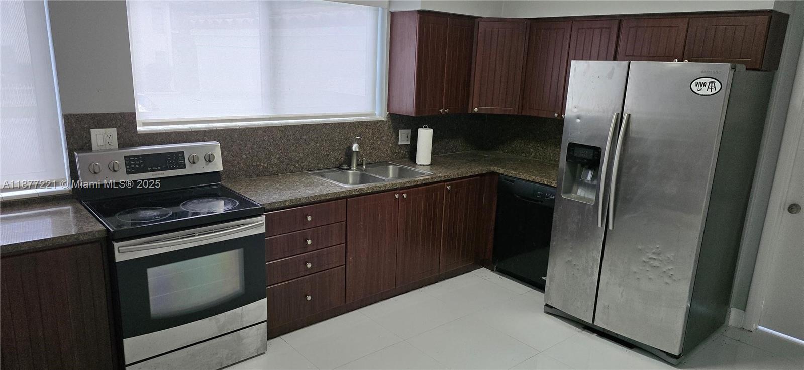 COCONUT GROVE SEC PART 1 - Residential Lease