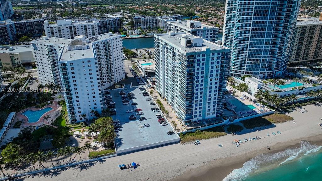 AQUARIUS CONDO - Residential