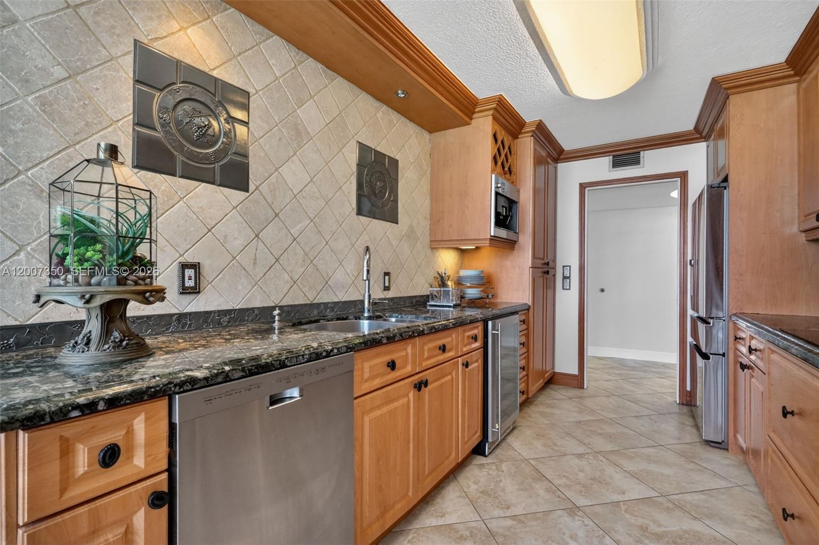AQUARIUS CONDO - Residential
