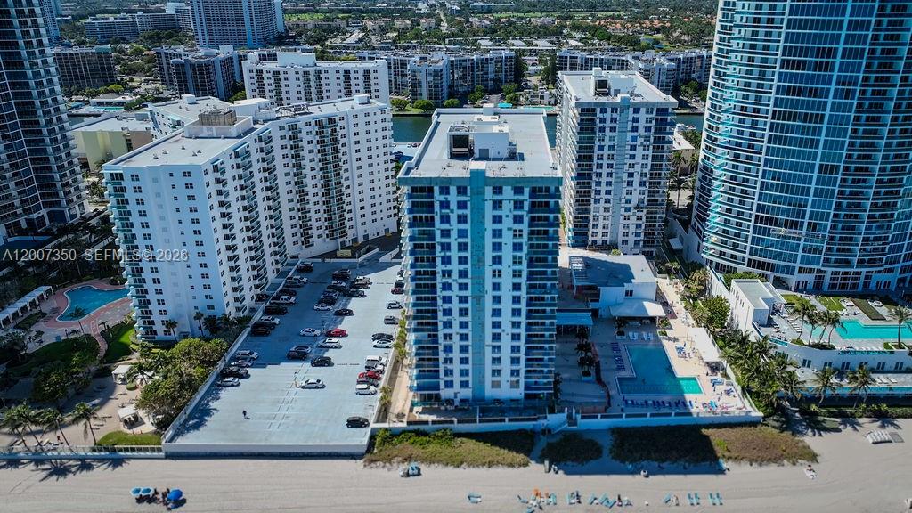 AQUARIUS CONDO - Residential