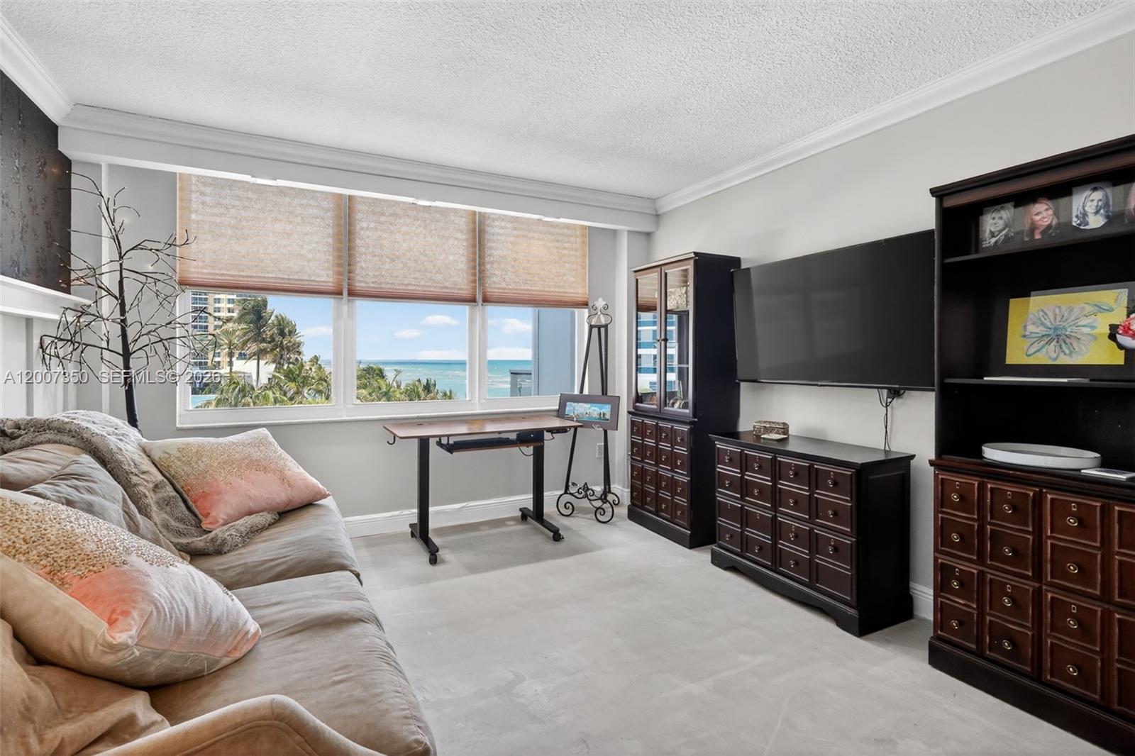 AQUARIUS CONDO - Residential
