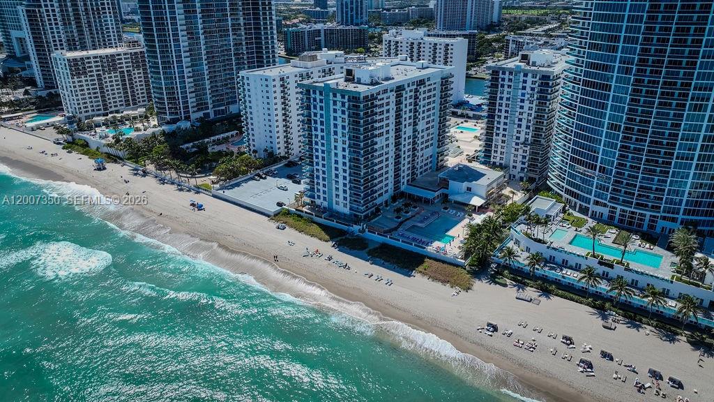 AQUARIUS CONDO - Residential